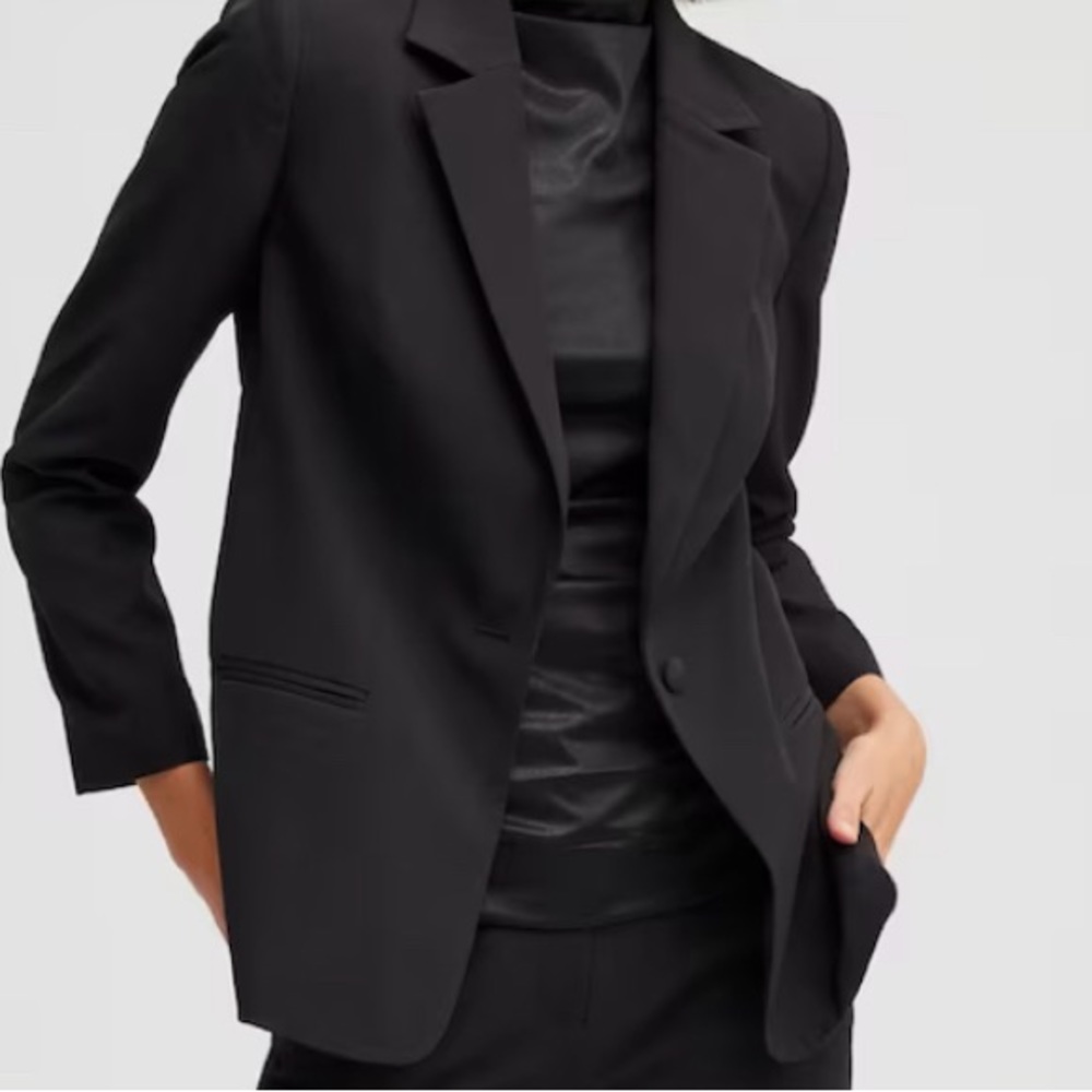 NWT Chico’s black fully lined blazer, fabulous quality.